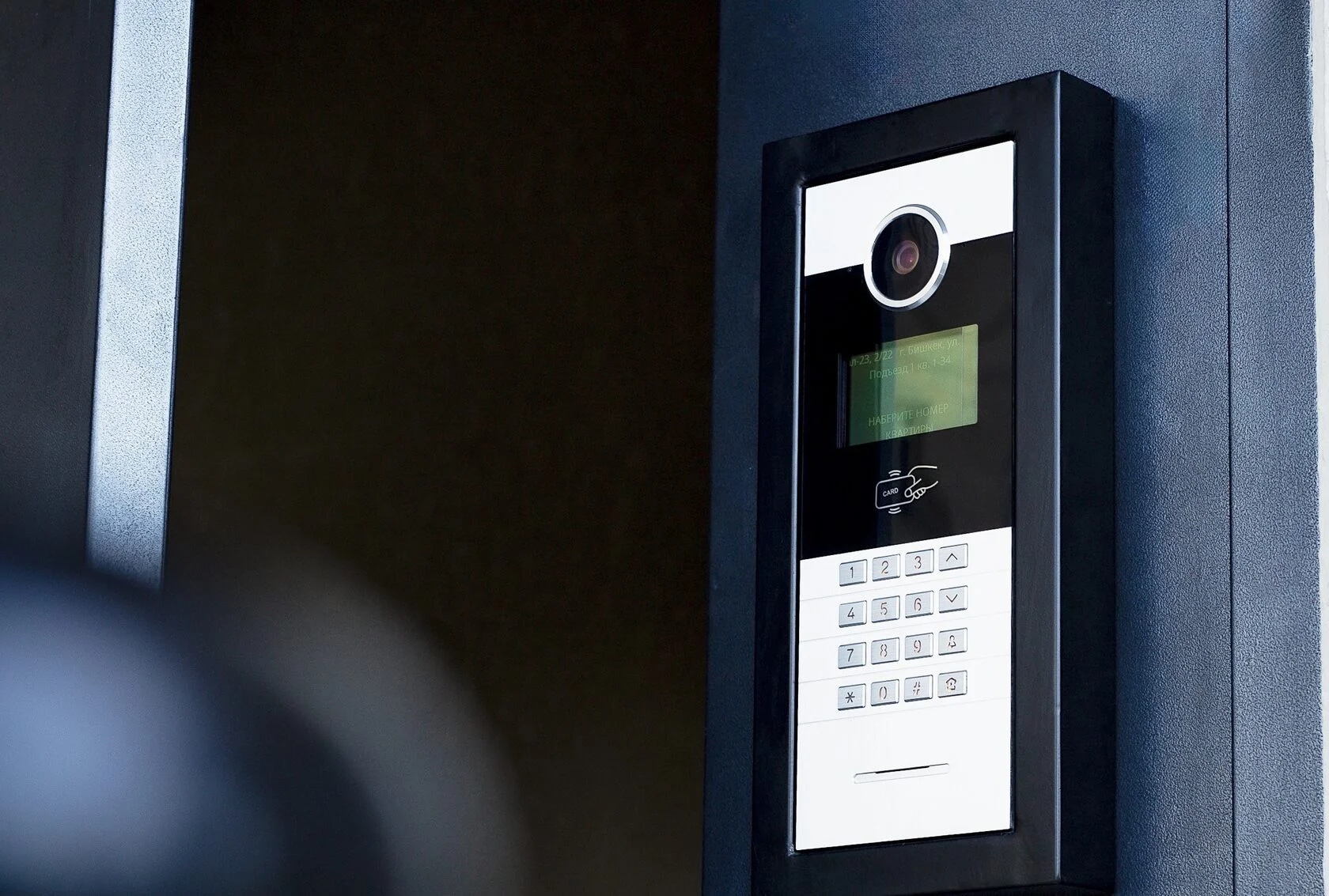 Türsprechanlagen und Intercoms